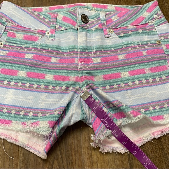 American Eagle Aztec Cutoff Shorts Sz 2 - Picture 4 of 6
